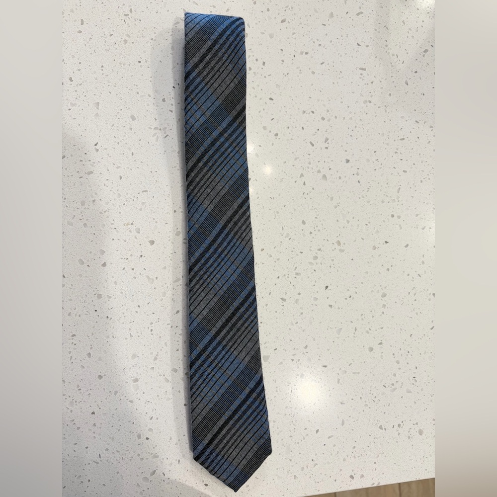NWOT Calvin Klein Men’s Slim Tie Blue Gray Stripes 59.5” X 2.75”